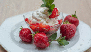 Deliciosa Sobremesa de Morango com Apenas 5 Ingredientes: Praticidade e Sabor em Cada Camada!