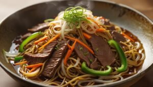 Yakissoba de Frango com Legumes: Um Clássico Oriental na Sua Mesa!