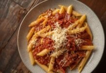 Macarrão Penne com Calabresa: Receita Para Você Preparar em 30 Minutos Receita de macarrão penne com calabresa
