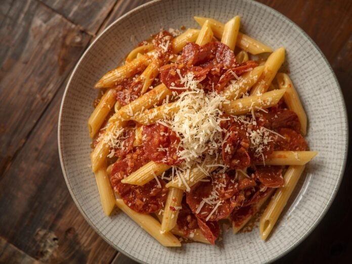 Receita de macarrão penne com calabresa